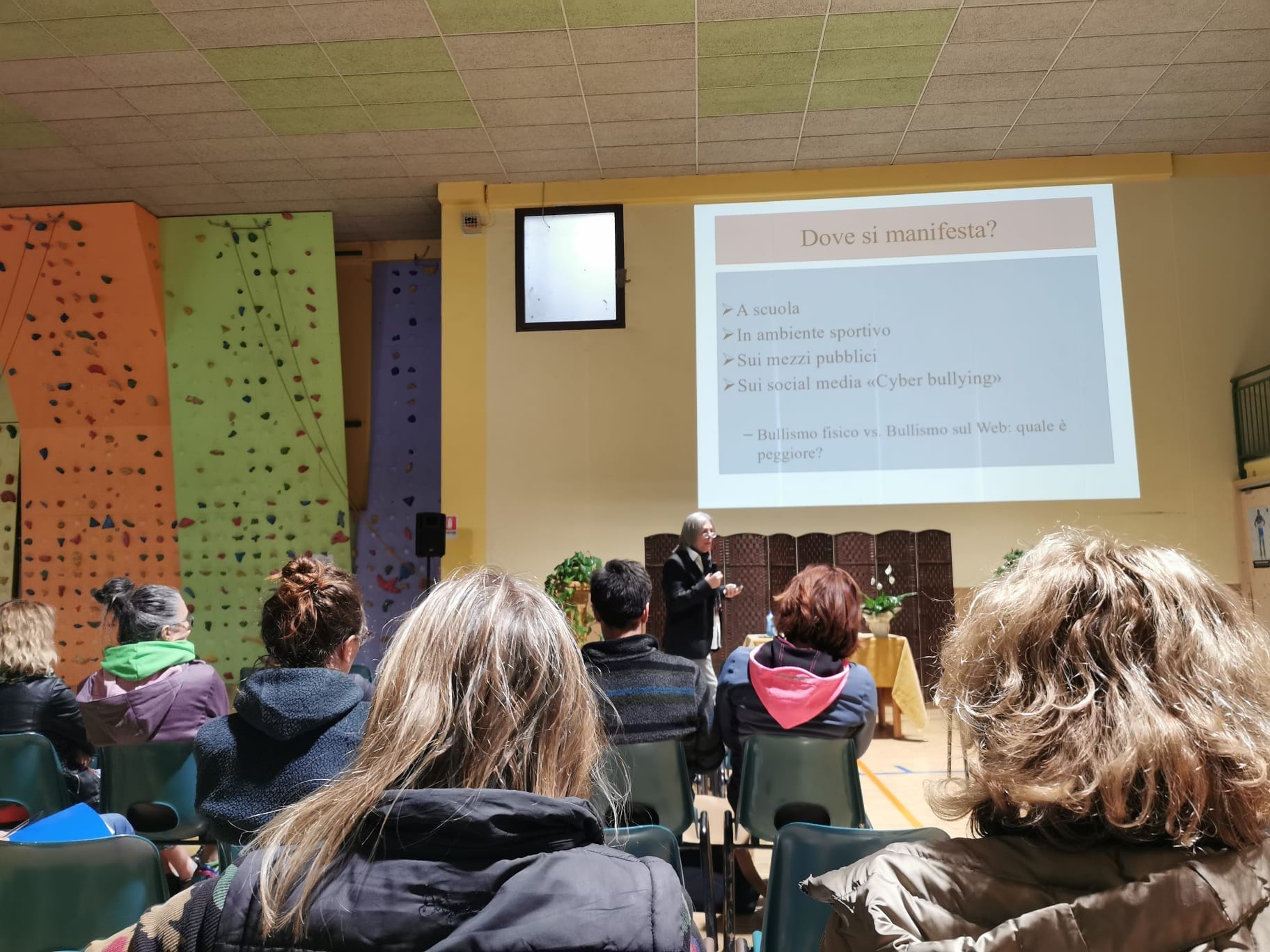 Incontro con il dott. Tullio Segato con gli insegnanti e i genitori dei ragazzi e delle ragazze degli istituti secondari di primo e secondo grado di Primiero (TN)